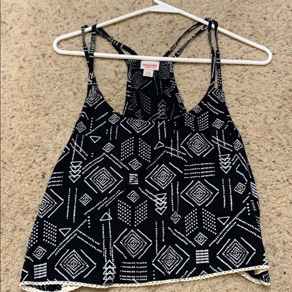 Light summer crop top. Slightly worn.